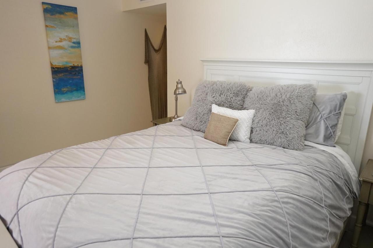 Wow! Updated Oceanfront, Pool Front Spanish Main Condo 45! ココアビーチ エクステリア 写真