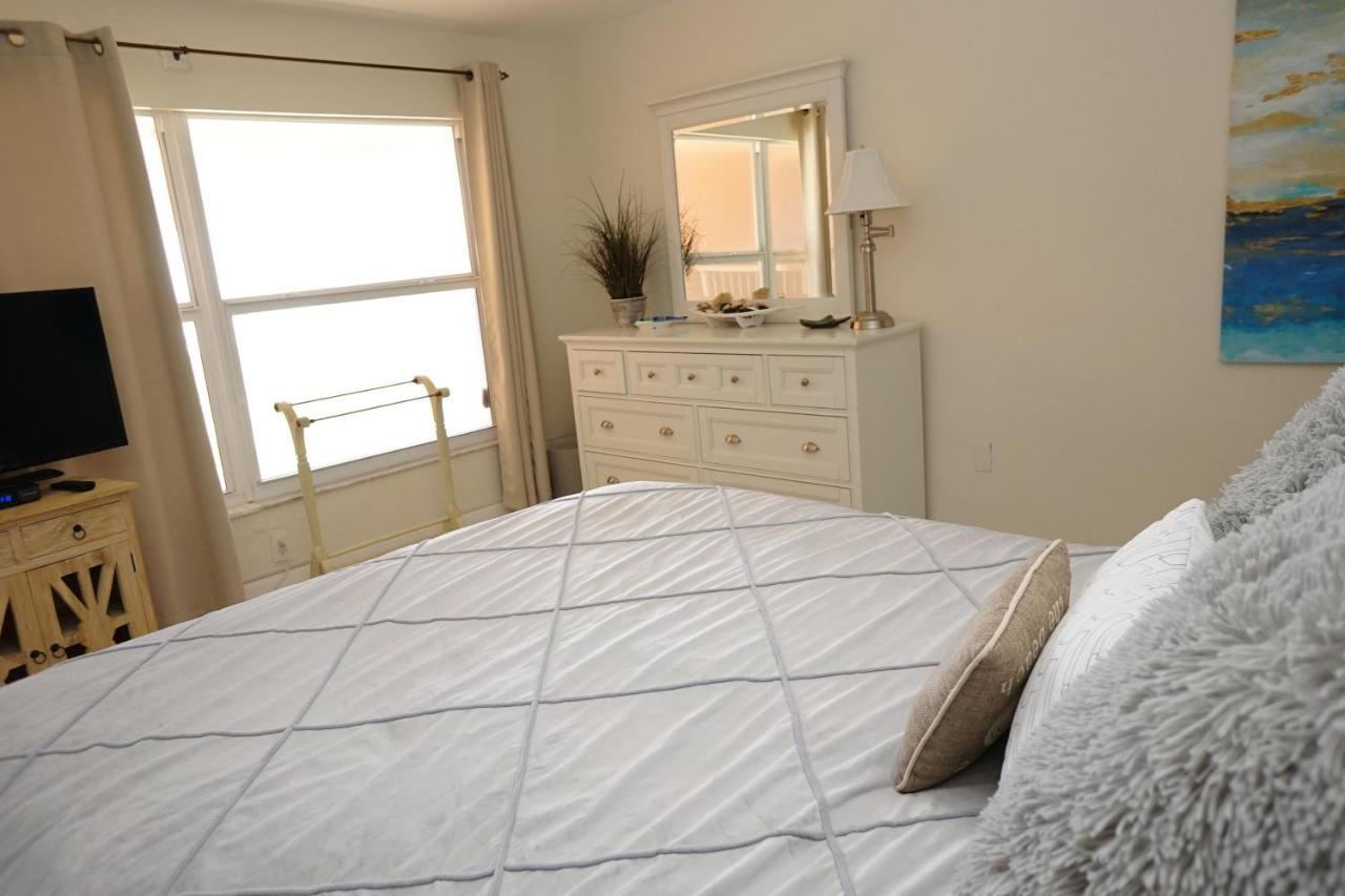 Wow! Updated Oceanfront, Pool Front Spanish Main Condo 45! ココアビーチ エクステリア 写真