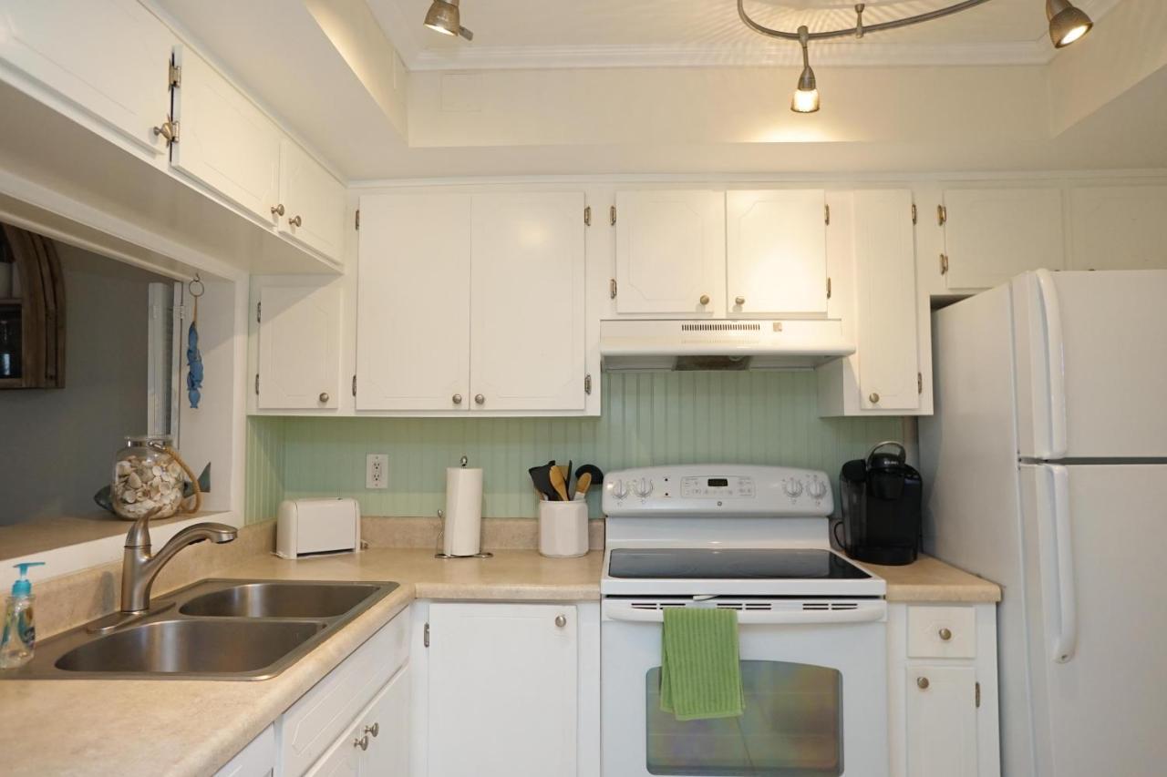 Wow! Updated Oceanfront, Pool Front Spanish Main Condo 45! ココアビーチ エクステリア 写真