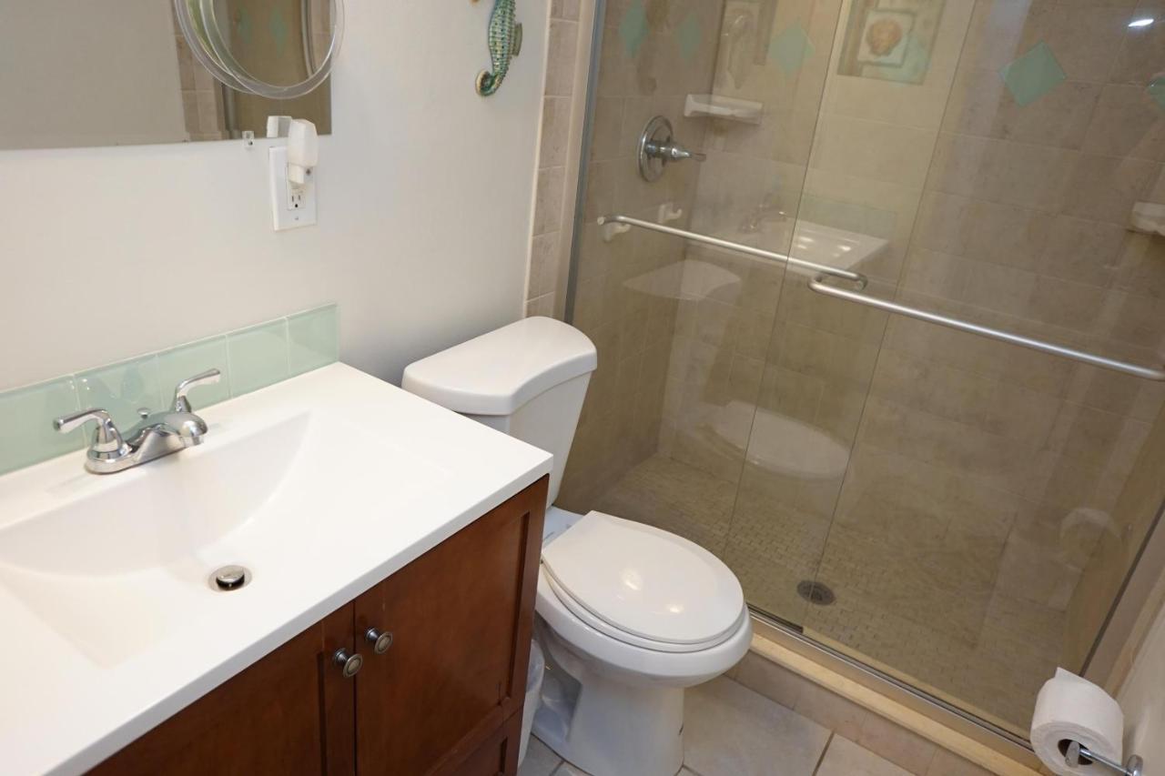 Wow! Updated Oceanfront, Pool Front Spanish Main Condo 45! ココアビーチ エクステリア 写真