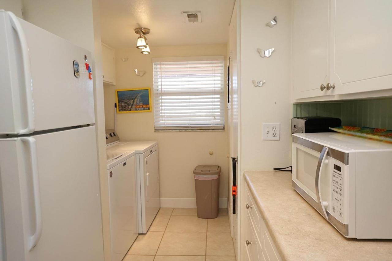 Wow! Updated Oceanfront, Pool Front Spanish Main Condo 45! ココアビーチ エクステリア 写真