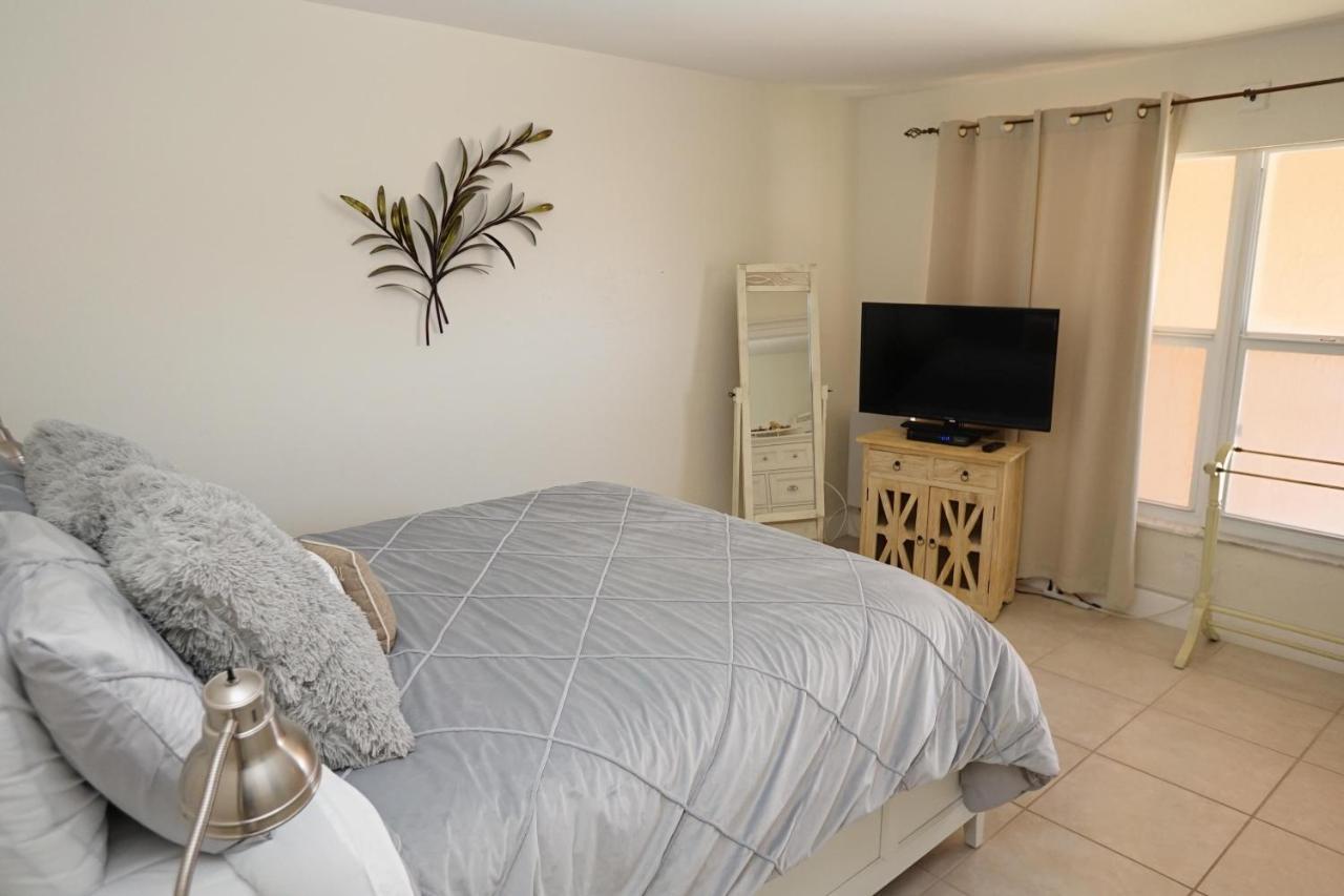 Wow! Updated Oceanfront, Pool Front Spanish Main Condo 45! ココアビーチ エクステリア 写真